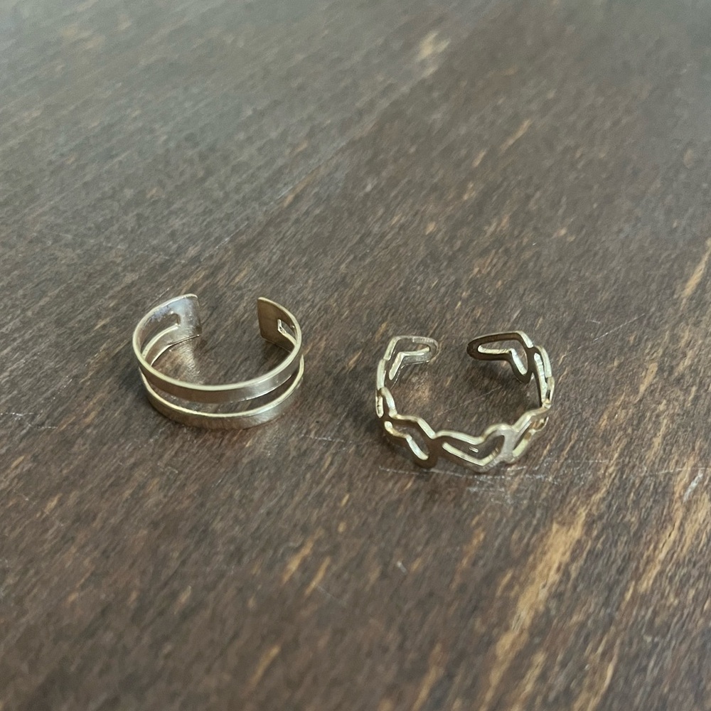 Gold Toe Rings 💛 - Picture 2 of 3